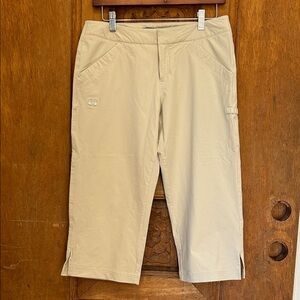 Under Armour Women's Beige Bermudas hiking capris